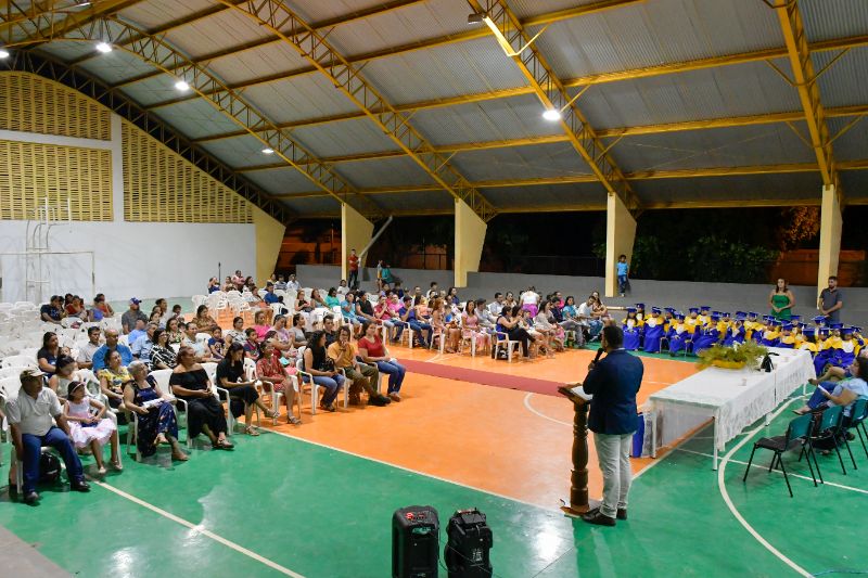 Alunos realizam formatura na plataforma Minecraft