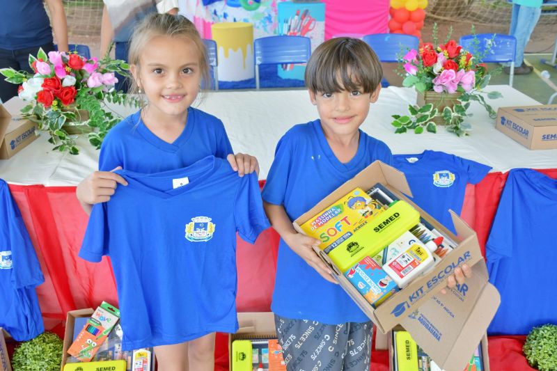 Investimentos garantem kits escolares, uniformes e espaços de lazer para estudantes da rede municipal